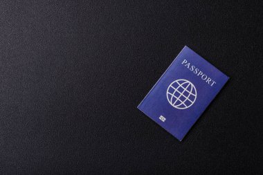 Yurtdışına seyahat, seyahat ve seyahatler için yabancı vizeli bir pasaport. Tasarımınız için uluslararası bir pasaport
