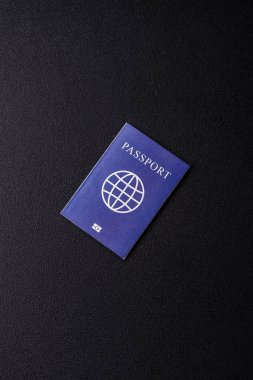 Yurtdışına seyahat, seyahat ve seyahatler için yabancı vizeli bir pasaport. Tasarımınız için uluslararası bir pasaport