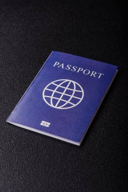 Yurtdışına seyahat, seyahat ve seyahatler için yabancı vizeli bir pasaport. Tasarımınız için uluslararası bir pasaport