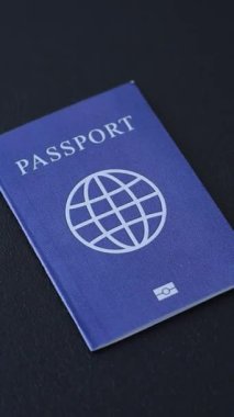 Yurtdışına seyahat, seyahat ve seyahatler için yabancı vizeli bir pasaport. Uluslararası pasaport
