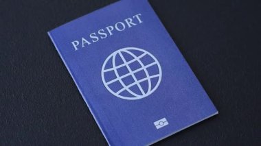 Yurtdışına seyahat, seyahat ve seyahatler için yabancı vizeli bir pasaport. Uluslararası pasaport