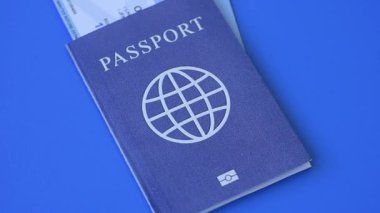 Yurtdışına seyahat, seyahat ve seyahatler için yabancı vizeli bir pasaport. Uluslararası pasaport