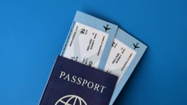 Yurtdışına seyahat, seyahat ve seyahatler için yabancı vizeli bir pasaport. Uluslararası pasaport