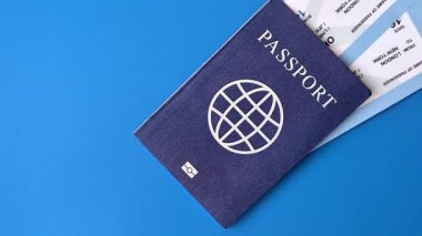 Yurtdışına seyahat, seyahat ve seyahatler için yabancı vizeli bir pasaport. Uluslararası pasaport