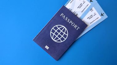 Yurtdışına seyahat, seyahat ve seyahatler için yabancı vizeli bir pasaport. Uluslararası pasaport