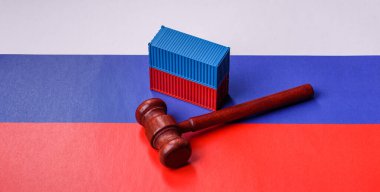 Rus bayrağında ambargo ve ihracat yasakları için konteynırlar var. Rus ihracat yasağı tasarımınız için bir zemin olarak kullanılacak