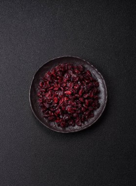 Kurutulmuş tatlı yaban mersini, sağlıklı beslenmek için doğal böğürtlen. Kurutulmuş yaban mersini, tasarımınız için gıda arka planıdır.