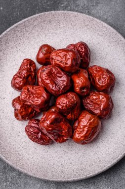 Kırmızı kurutulmuş hurma, Çin tatlı meyve suyu, sağlıklı bir yiyecek olarak. Kırmızı tarihler, tasarımın için yemek arkaplanı olarak jujube