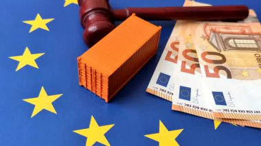 Malların ihracatı ve lojistiği için kavramsal bir zemin olarak AB bayrağına uygulanan kargo konteynırı yasağı. Tasarımınız için arka plan olarak AB bayrağına uygulanan kargo konteynırı ambargosu