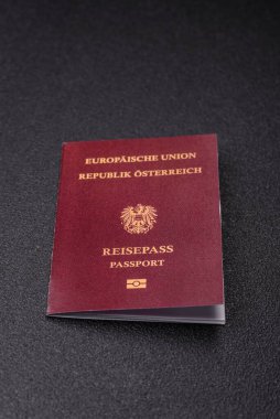 Avusturya pasaportu, uluslararası seyahat ve tatil vizesi. Tasarımınız için arka plan olarak Avusturya pasaportu