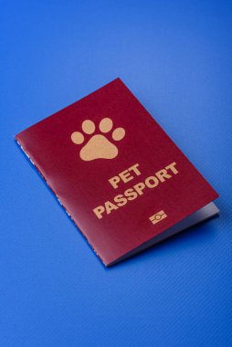 Evcil hayvan pasaportu, kedi, köpek ya da diğer hayvanlar için aşı ve seyahat bilgileri içeren bir belgedir. Tasarımınız için bir evcil hayvan pasaportu.