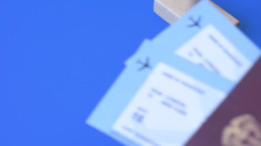 Kolombiya pasaportu, uluslararası seyahat ve tatil vizesi. Tasarımınız için arka plan olarak Kolombiya pasaportu