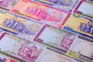İran Cumhuriyeti parası, lira parası, çeşitli banknotların banknotları, finansal işlemler. Tasarımının finansal geçmişi olarak İran parası ve lira.