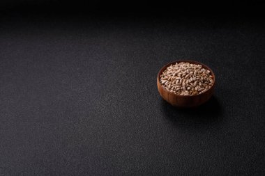 Kabuklu ay çekirdeği çekirdekleri, tuzlanmış, kavrulmuş ya da çiğ, sağlıklı bir bileşendir. Tasarımınız için gıda arka planı olarak ayçiçeği tohumları