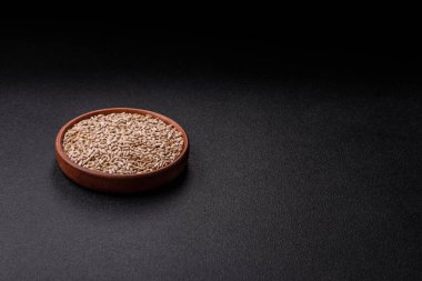 Kabuklu ay çekirdeği çekirdekleri, tuzlanmış, kavrulmuş ya da çiğ, sağlıklı bir bileşendir. Tasarımınız için gıda arka planı olarak ayçiçeği tohumları