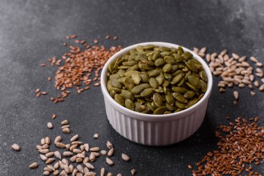 Kabak çekirdeği çekirdekleri, tuzlanmış, kavrulmuş ya da çiğ, sağlıklı bir malzemedir. Tasarımınız için besin kaynağı olarak kabak tohumları