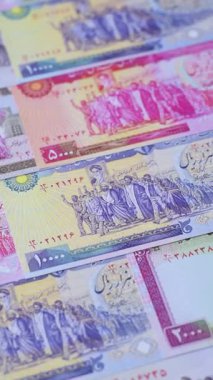 İran Cumhuriyeti parası, lira parası, çeşitli banknotların banknotları, finansal işlemler. Tasarımının finansal geçmişi olarak İran parası ve lira.