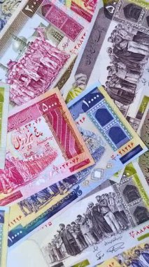 İran Cumhuriyeti parası, lira parası, çeşitli banknotların banknotları, finansal işlemler. Tasarımının finansal geçmişi olarak İran parası ve lira.