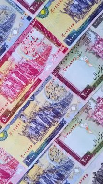 İran Cumhuriyeti parası, lira parası, çeşitli banknotların banknotları, finansal işlemler. Tasarımının finansal geçmişi olarak İran parası ve lira.
