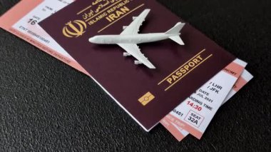 Seyahat etmek, uçmak ve iş yapmak için İran pasaportu. İran belgesi, sınırı geçmek için kimlik