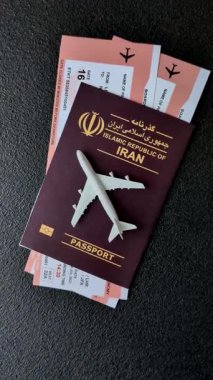 Seyahat etmek, uçmak ve iş yapmak için İran pasaportu. İran belgesi, sınırı geçmek için kimlik