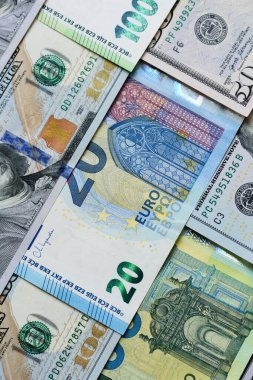 Euro ve dolar banknotları, döviz, satış, ekonomik tarifeler ve vergiler ve vergiler. Tasarımınız için arka plan olarak Euro ve dolar