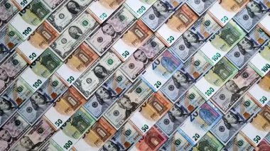 Euro ve dolar banknotları, döviz, satış, ekonomik tarifeler ve vergiler ve vergiler. Tasarımınız için arka plan olarak Euro ve dolar