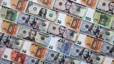 Euro ve dolar banknotları, döviz, satış, ekonomik tarifeler ve vergiler ve vergiler. Tasarımınız için arka plan olarak Euro ve dolar