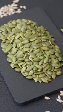 Kabak çekirdeği çekirdekleri, tuzlanmış, kavrulmuş ya da çiğ, sağlıklı bir malzemedir. Tasarımınız için besin kaynağı olarak kabak tohumları