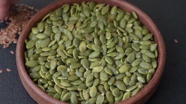 Kabak çekirdeği çekirdekleri, tuzlanmış, kavrulmuş ya da çiğ, sağlıklı bir malzemedir. Tasarımınız için besin kaynağı olarak kabak tohumları