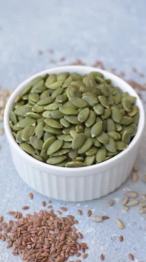 Kabak çekirdeği çekirdekleri, tuzlanmış, kavrulmuş ya da çiğ, sağlıklı bir malzemedir. Tasarımınız için besin kaynağı olarak kabak tohumları