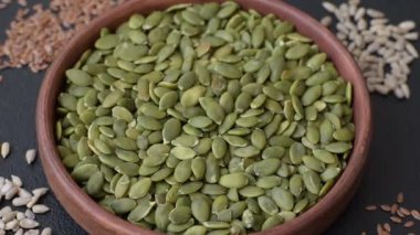 Kabak çekirdeği çekirdekleri, tuzlanmış, kavrulmuş ya da çiğ, sağlıklı bir malzemedir. Tasarımınız için besin kaynağı olarak kabak tohumları