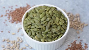 Kabak çekirdeği çekirdekleri, tuzlanmış, kavrulmuş ya da çiğ, sağlıklı bir malzemedir. Tasarımınız için besin kaynağı olarak kabak tohumları