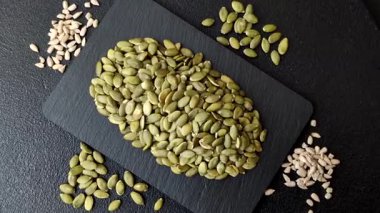 Kabak çekirdeği çekirdekleri, tuzlanmış, kavrulmuş ya da çiğ, sağlıklı bir malzemedir. Tasarımınız için besin kaynağı olarak kabak tohumları