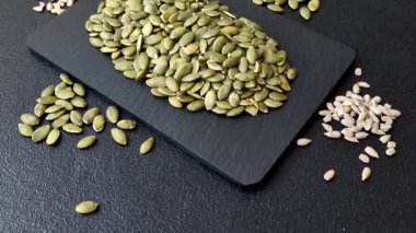 Kabak çekirdeği çekirdekleri, tuzlanmış, kavrulmuş ya da çiğ, sağlıklı bir malzemedir. Tasarımınız için besin kaynağı olarak kabak tohumları