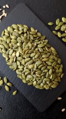 Kabak çekirdeği çekirdekleri, tuzlanmış, kavrulmuş ya da çiğ, sağlıklı bir malzemedir. Tasarımınız için besin kaynağı olarak kabak tohumları