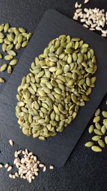 Kabak çekirdeği çekirdekleri, tuzlanmış, kavrulmuş ya da çiğ, sağlıklı bir malzemedir. Tasarımınız için besin kaynağı olarak kabak tohumları