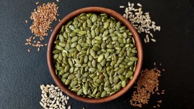 Kabak çekirdeği çekirdekleri, tuzlanmış, kavrulmuş ya da çiğ, sağlıklı bir malzemedir. Tasarımınız için besin kaynağı olarak kabak tohumları