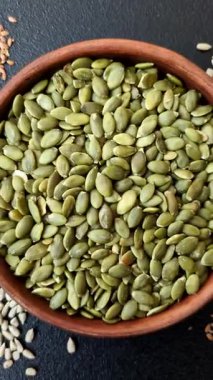 Kabak çekirdeği çekirdekleri, tuzlanmış, kavrulmuş ya da çiğ, sağlıklı bir malzemedir. Tasarımınız için besin kaynağı olarak kabak tohumları