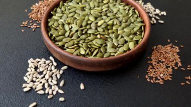 Kabak çekirdeği çekirdekleri, tuzlanmış, kavrulmuş ya da çiğ, sağlıklı bir malzemedir. Tasarımınız için besin kaynağı olarak kabak tohumları