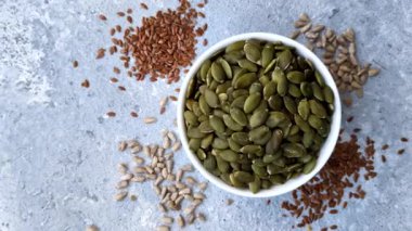 Kabak çekirdeği çekirdekleri, tuzlanmış, kavrulmuş ya da çiğ, sağlıklı bir malzemedir. Tasarımınız için besin kaynağı olarak kabak tohumları