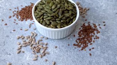 Kabak çekirdeği çekirdekleri, tuzlanmış, kavrulmuş ya da çiğ, sağlıklı bir malzemedir. Tasarımınız için besin kaynağı olarak kabak tohumları