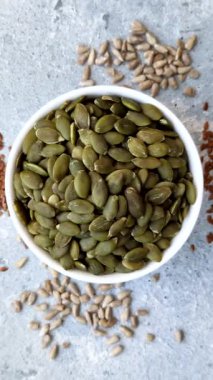 Kabak çekirdeği çekirdekleri, tuzlanmış, kavrulmuş ya da çiğ, sağlıklı bir malzemedir. Tasarımınız için besin kaynağı olarak kabak tohumları