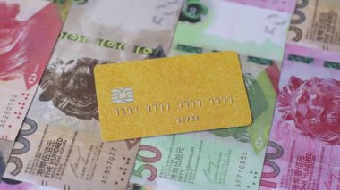 Bir terminal ya da internet üzerinden ulaşılamayan nakit ödemeler için bir kredi kartı. Finansal geçmiş için kredi kartı