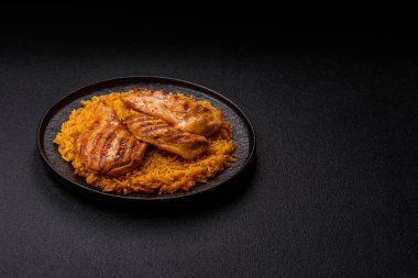 Kabsa ya da Haneeth, pirinç, tavuk, tuz ve baharatlı bir Arap yemeği. Kabsa ya da Haneeth tasarımı için gıda arka planı olarak kullanılacak.