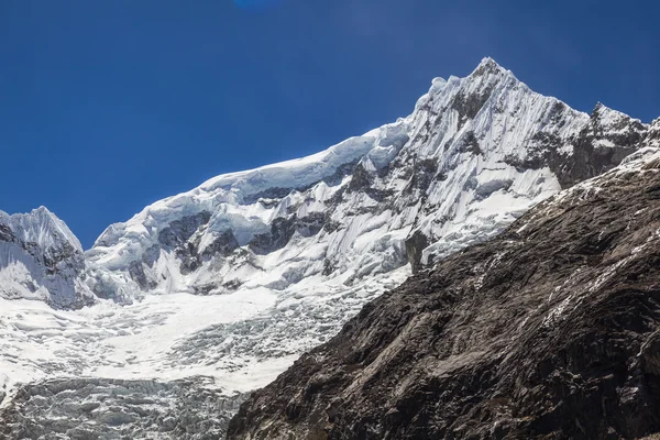 Ranrapalca peak, Peru — Stock Photo, Image