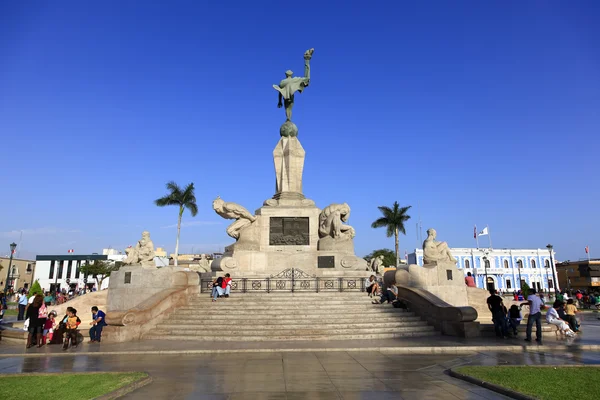 Asıl adı monumente Plaza de Armas
