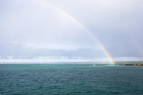 Arco-íris sobre o mar — Fotografia de Stock