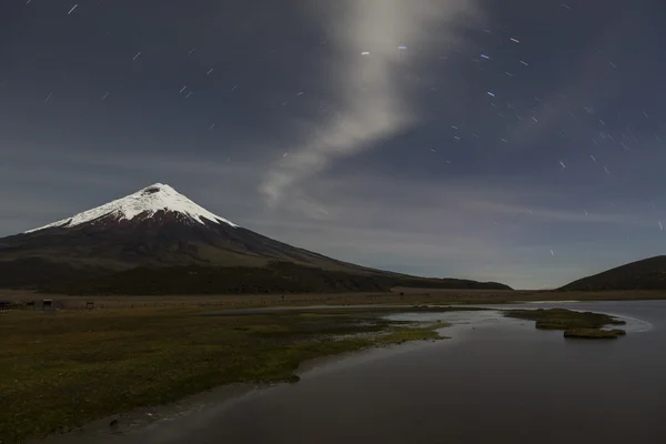 Cotopaxi at night — Stock Photo, Image