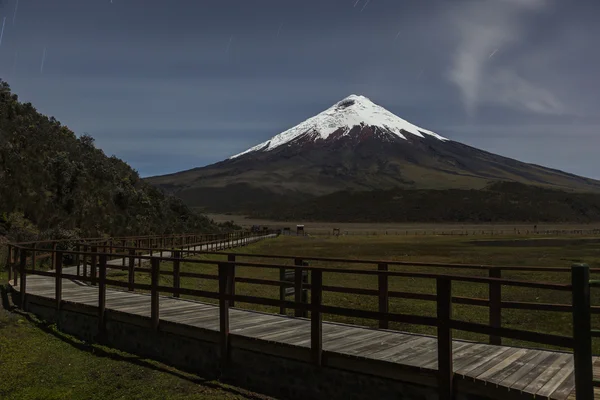 Cotopaxi por la noche — Foto de Stock